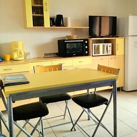 Appart De Vacances Saint-Pierre-la-Mer  Extérieur photo